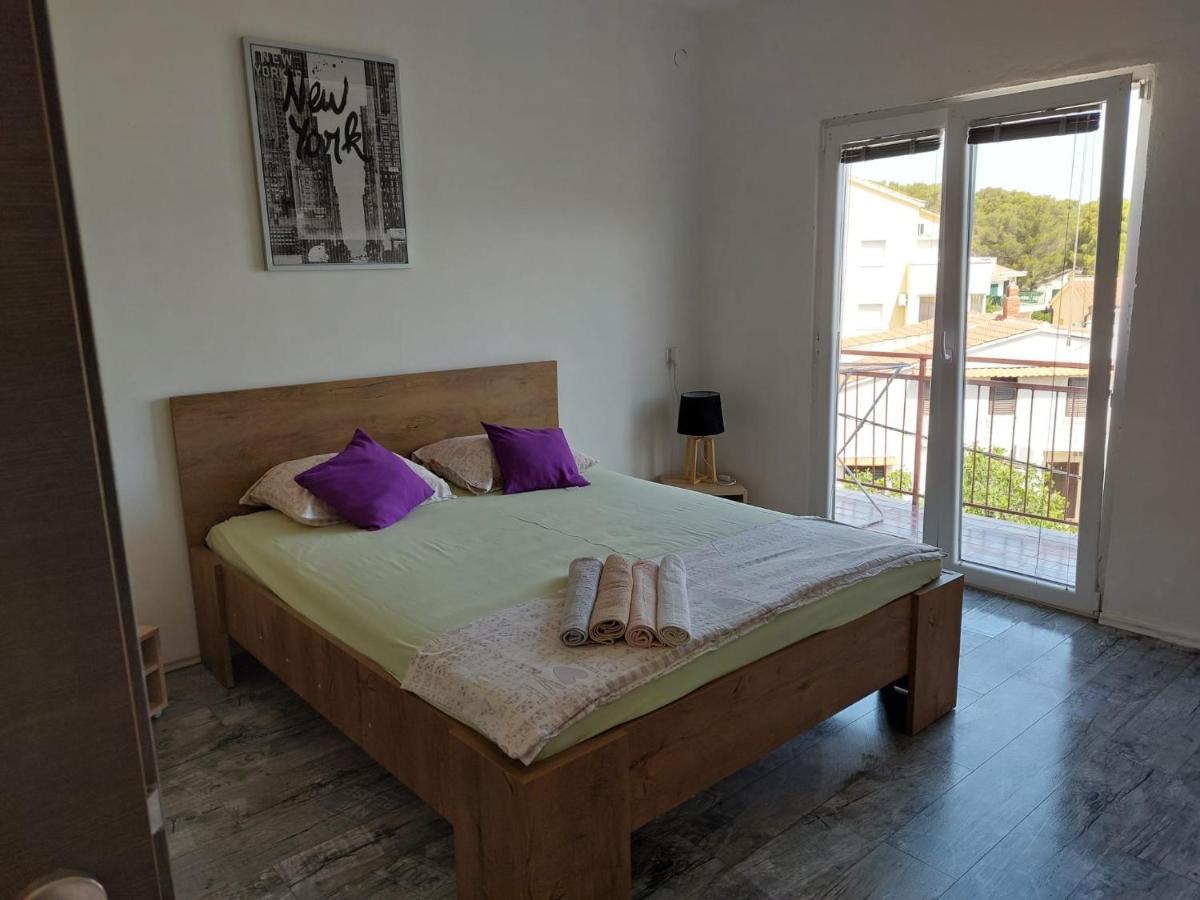 Apartmani Radic Rg Rogoznica  Exteriör bild